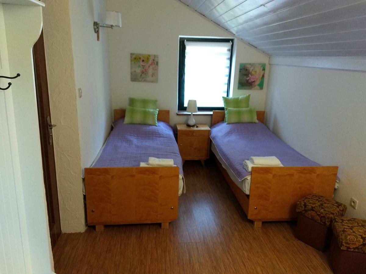 Karczma Biesiadna Bed and Breakfast Dalnia Eksteriør billede